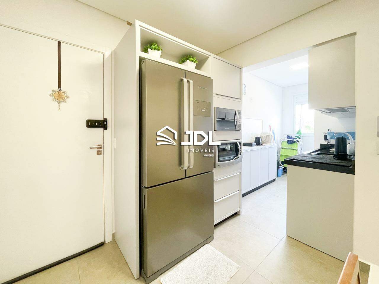 Apartamento à venda no bairro Meia Praia: 