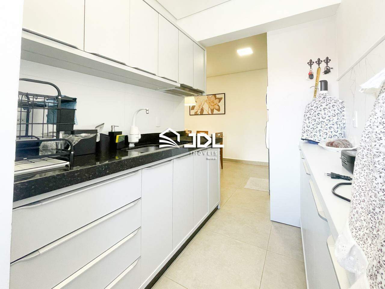 Apartamento à venda no bairro Meia Praia: 