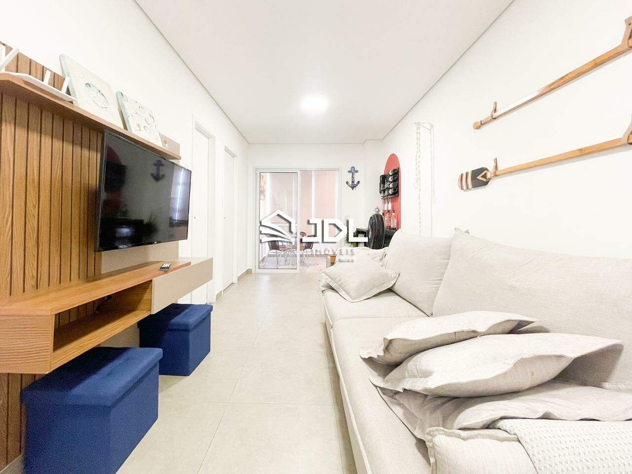 Apartamento à venda no bairro Meia Praia: 