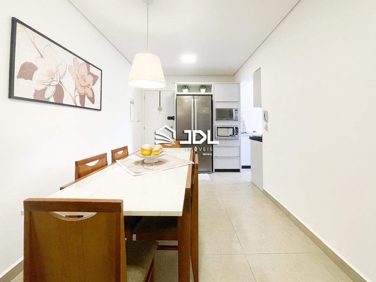 Apartamento à venda no bairro Meia Praia: 