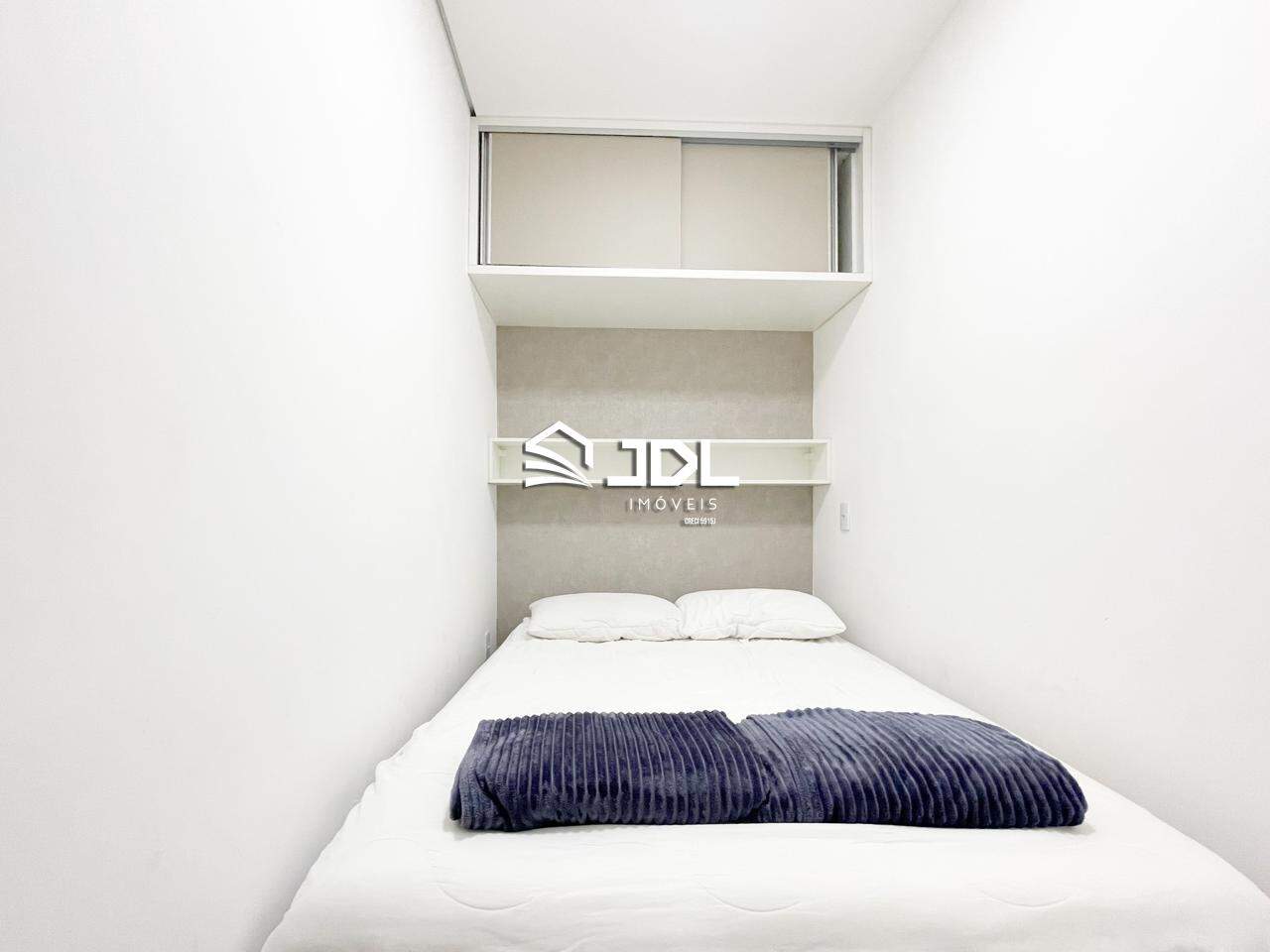 Apartamento à venda no bairro Meia Praia: 