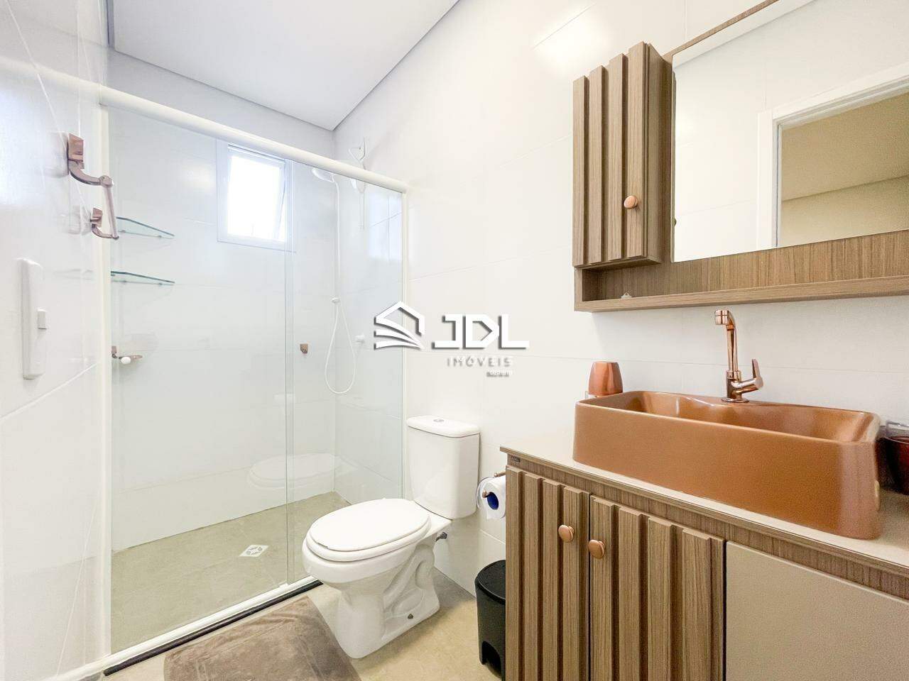 Apartamento à venda no bairro Meia Praia: 