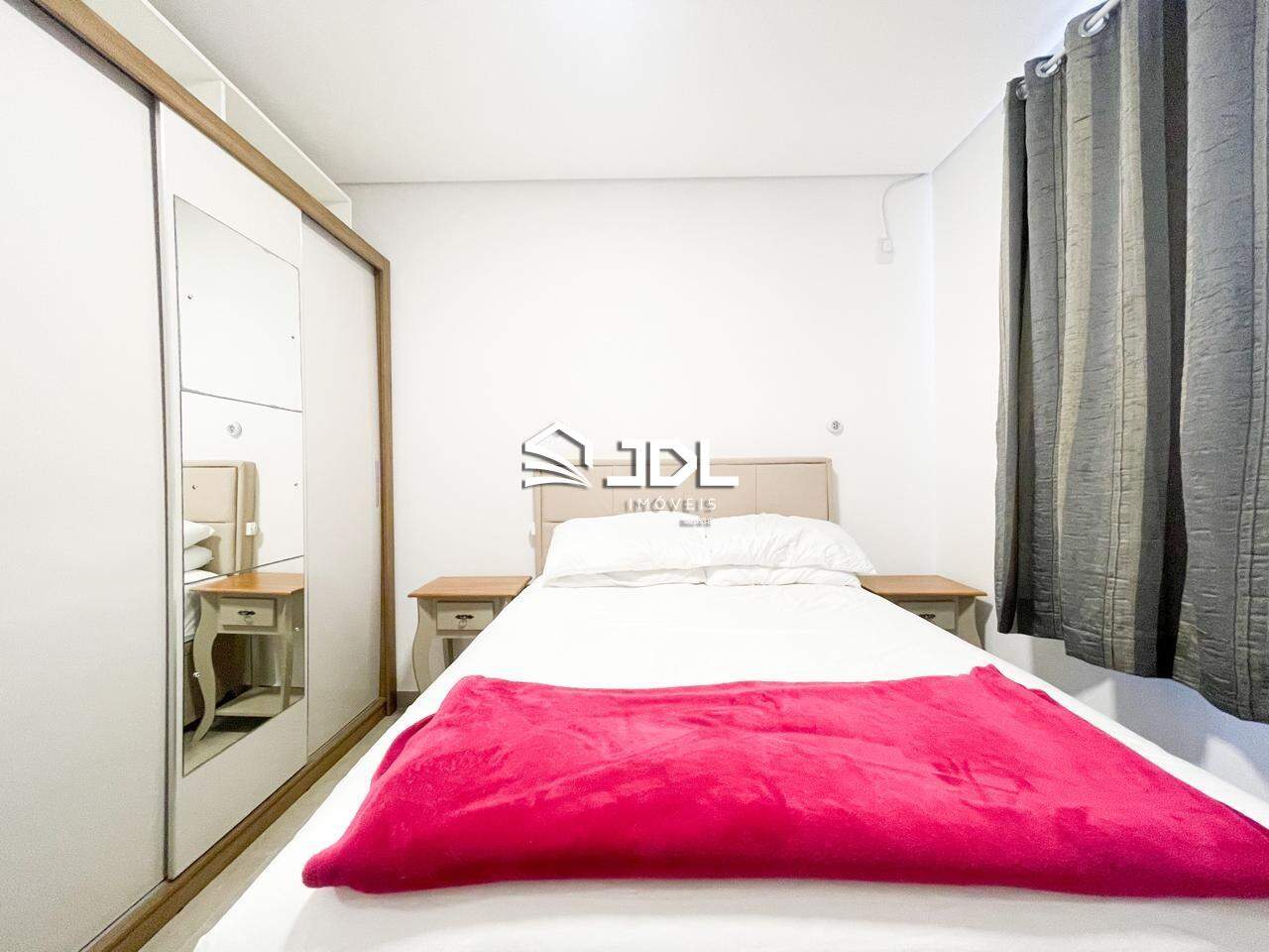 Apartamento à venda no bairro Meia Praia: 