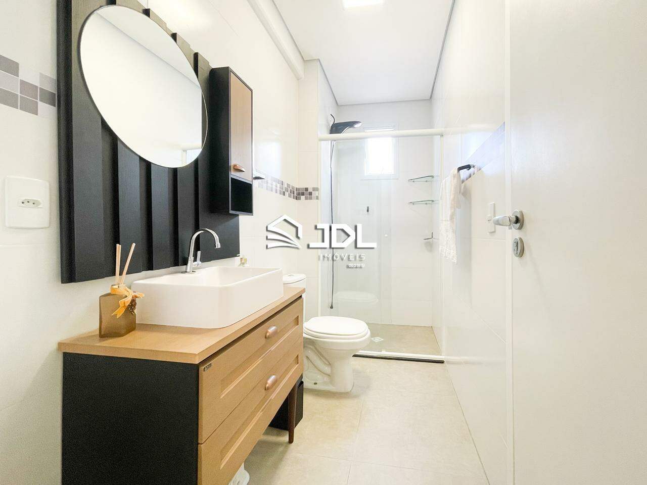 Apartamento à venda no bairro Meia Praia: 