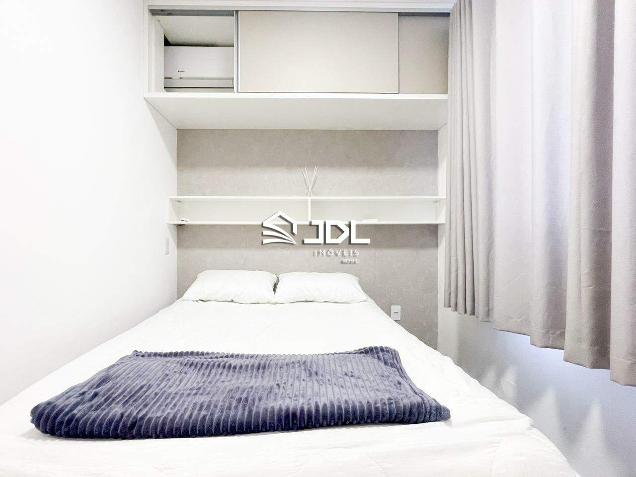 Apartamento à venda no bairro Meia Praia: 