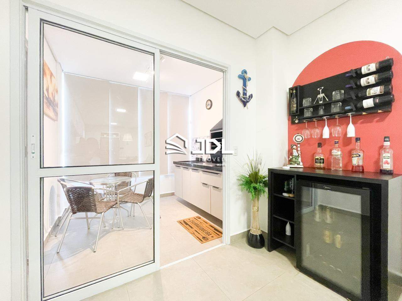 Apartamento à venda no bairro Meia Praia: 