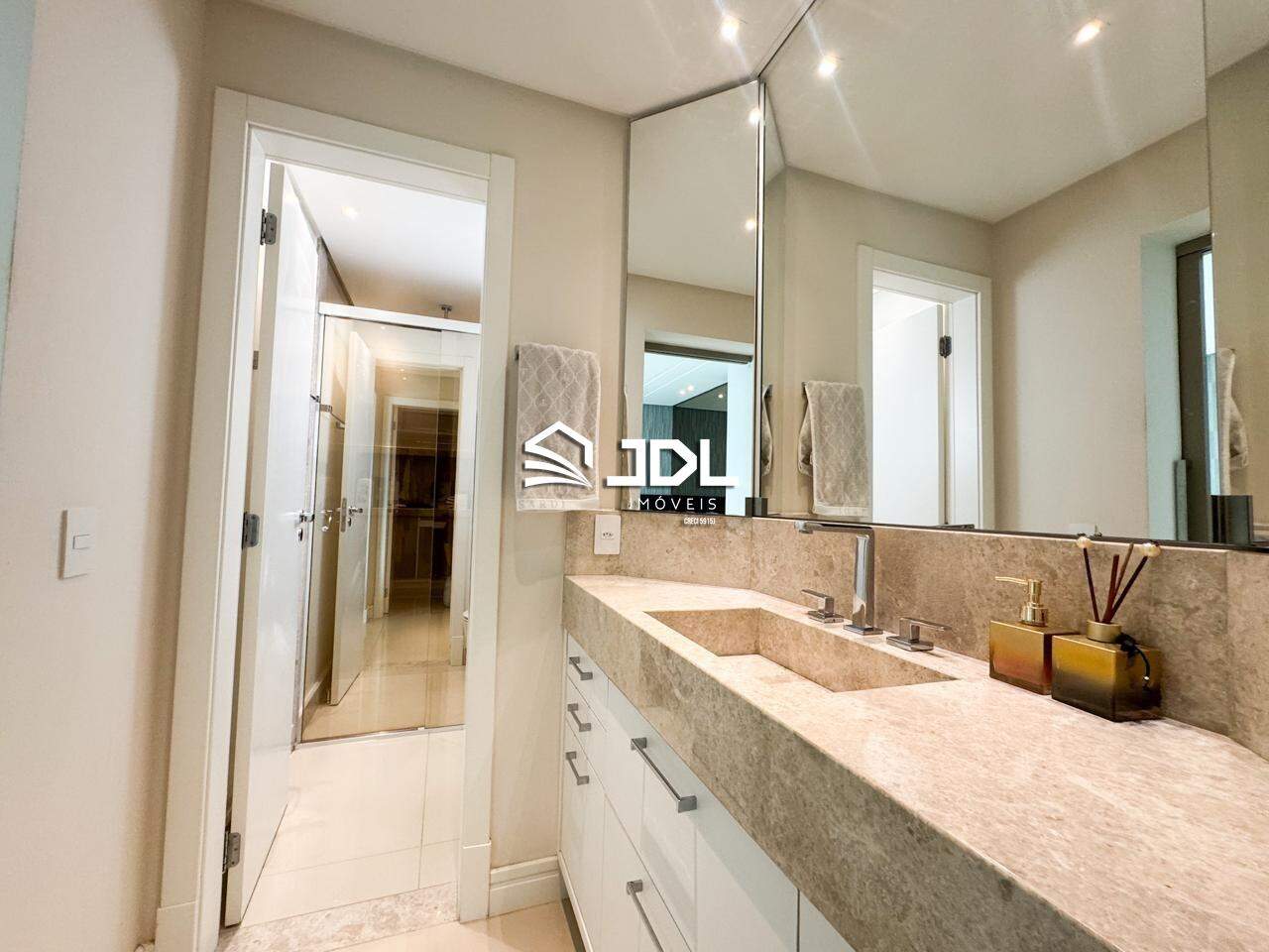 Cobertura à venda no bairro Água Verde: 