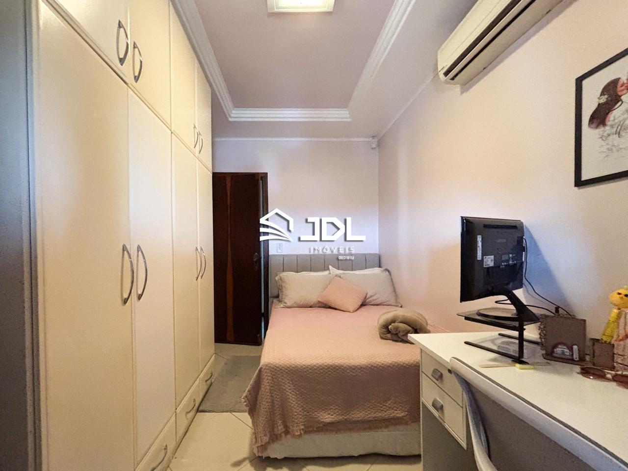 Casa à venda no bairro Tribess: 