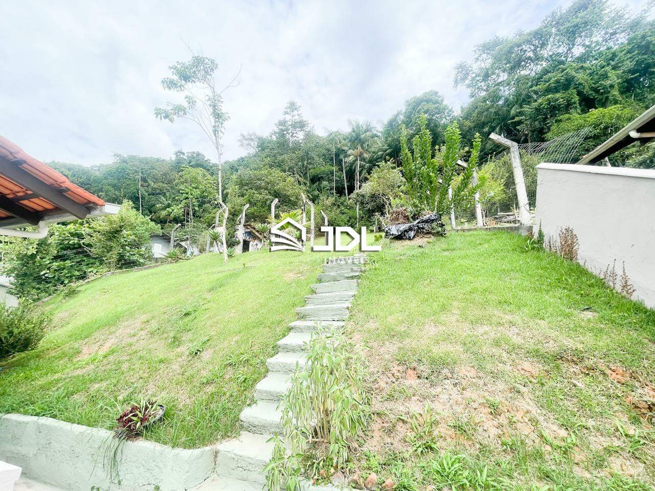 Casa à venda no bairro Velha Central: 