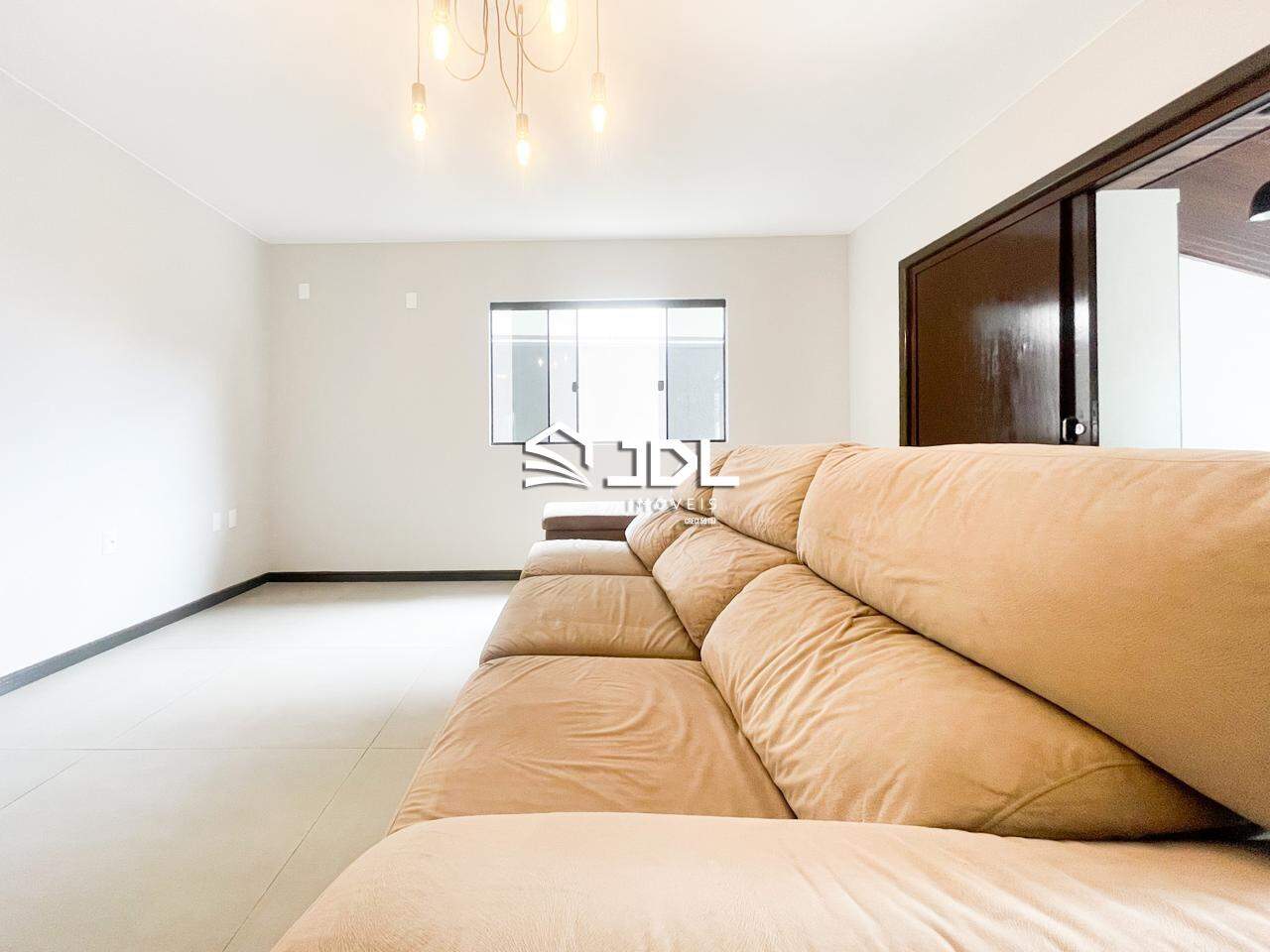 Casa à venda no bairro Velha Central: 