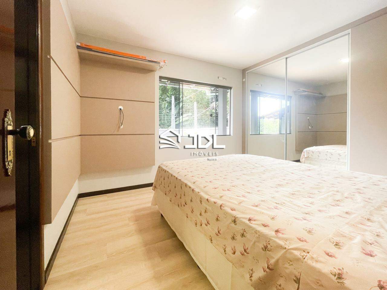 Casa à venda no bairro Velha Central: 
