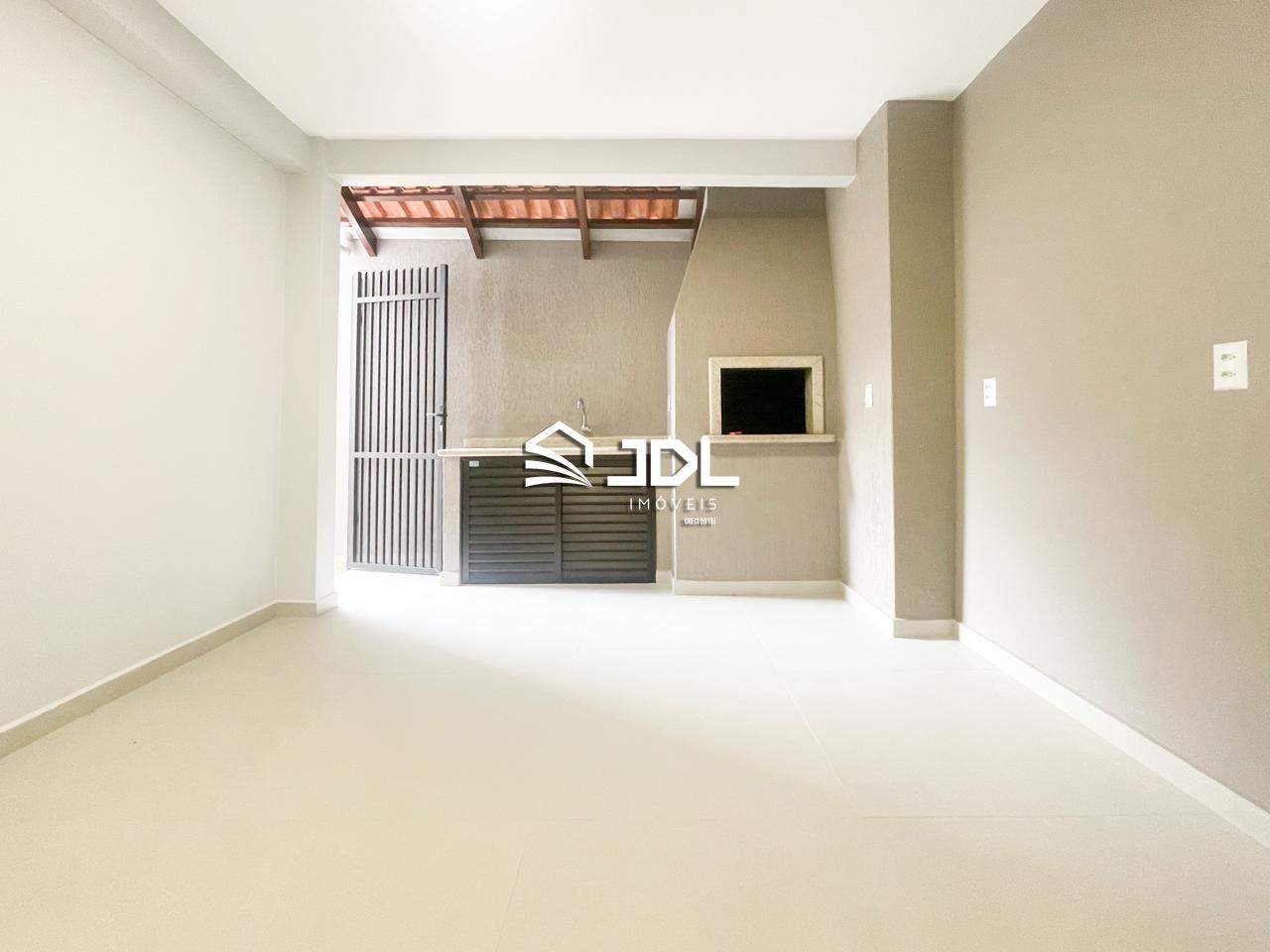 Casa à venda no bairro Velha Central: 