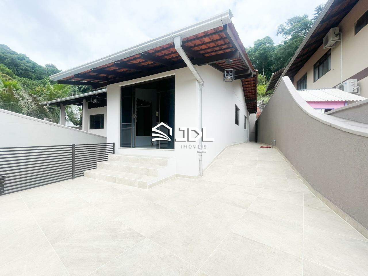 Casa à venda no bairro Velha Central: 