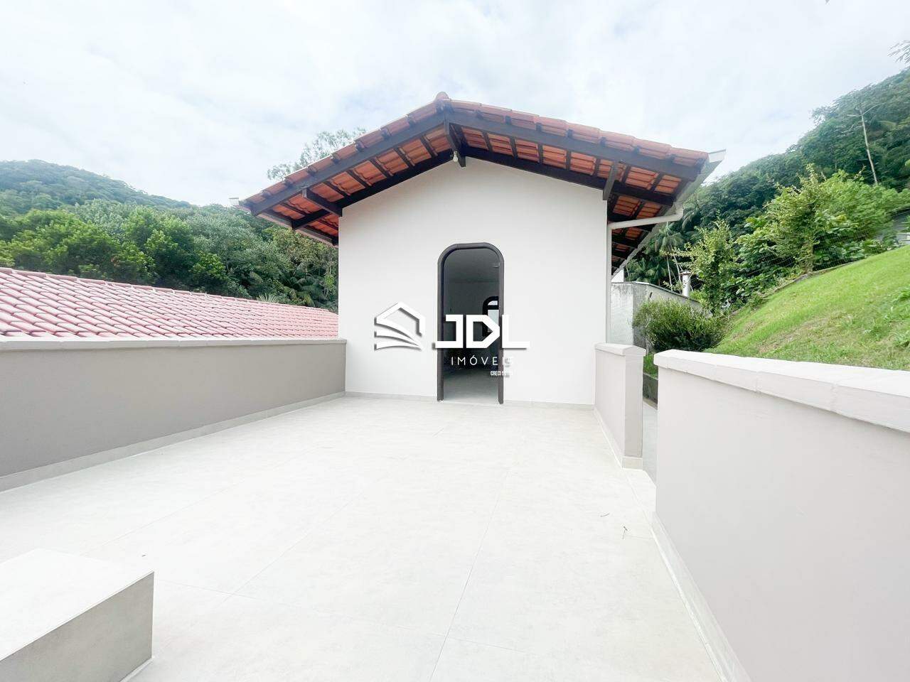 Casa à venda no bairro Velha Central: 