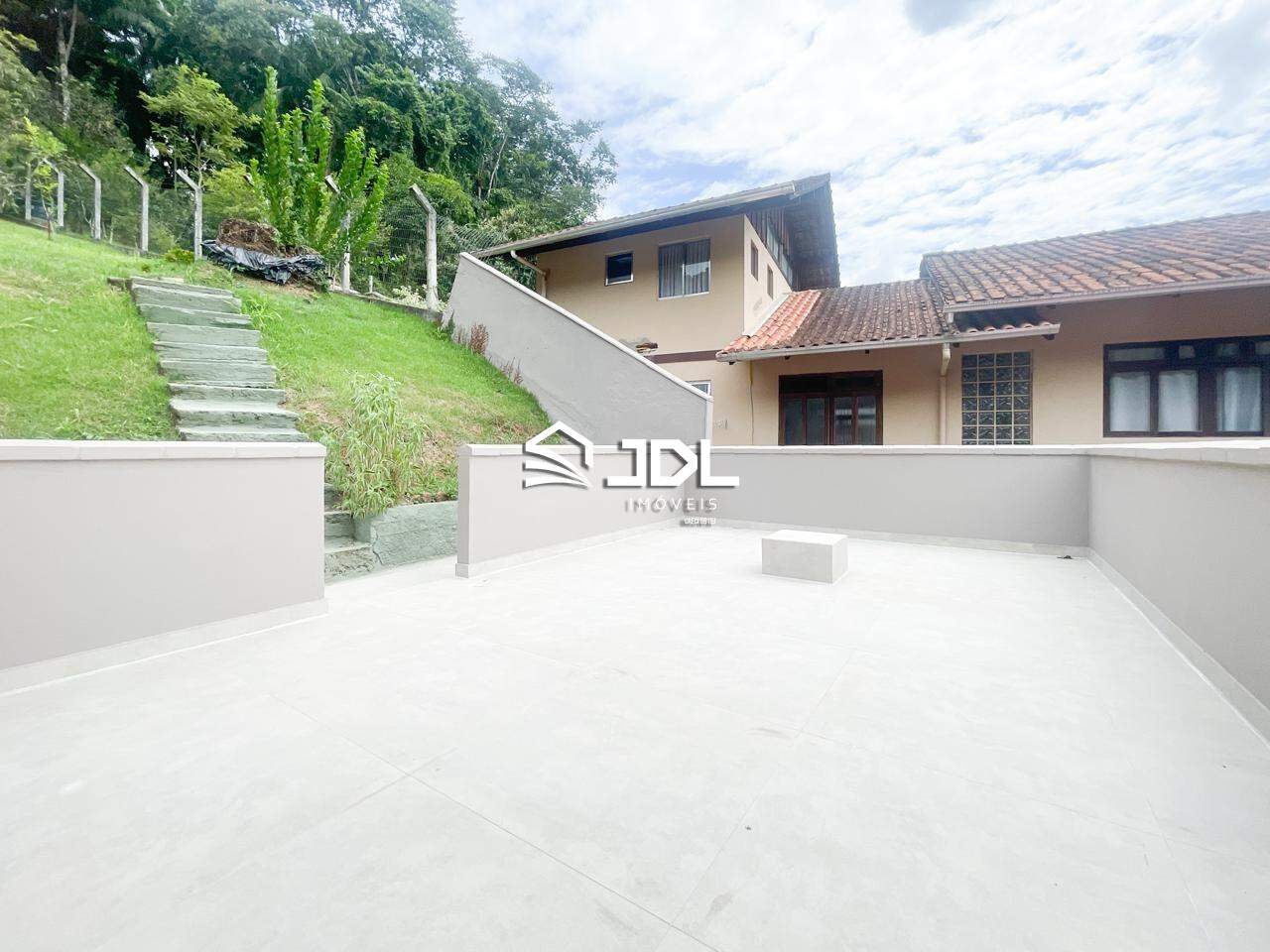 Casa à venda no bairro Velha Central: 