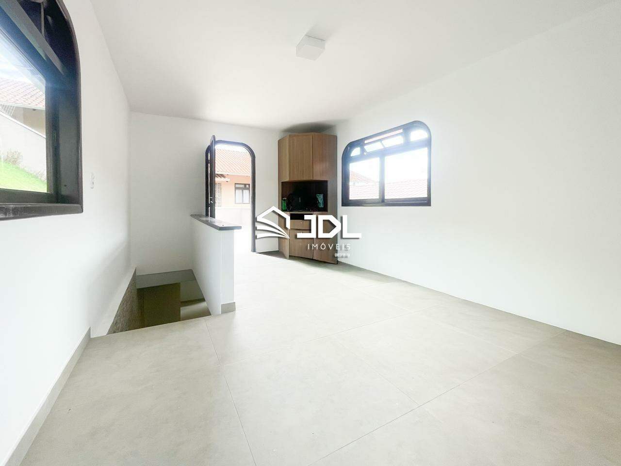 Casa à venda no bairro Velha Central: 