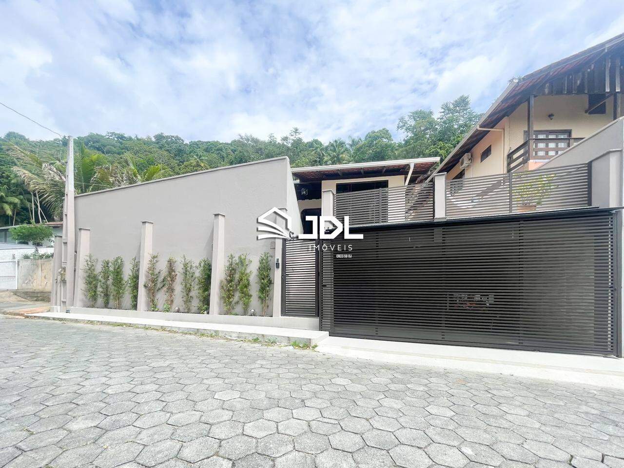 Casa à venda no bairro Velha Central: 