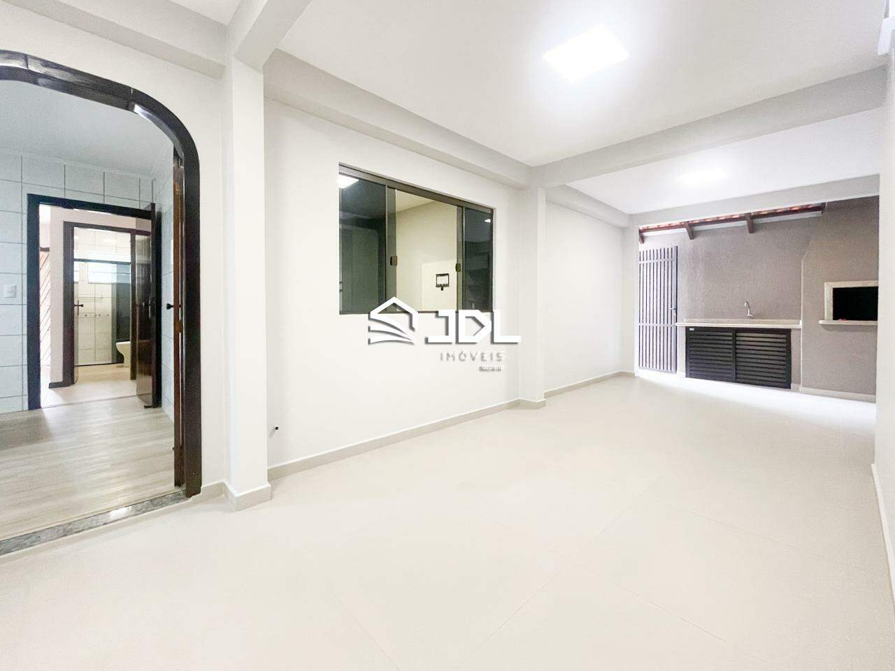 Casa à venda no bairro Velha Central: 