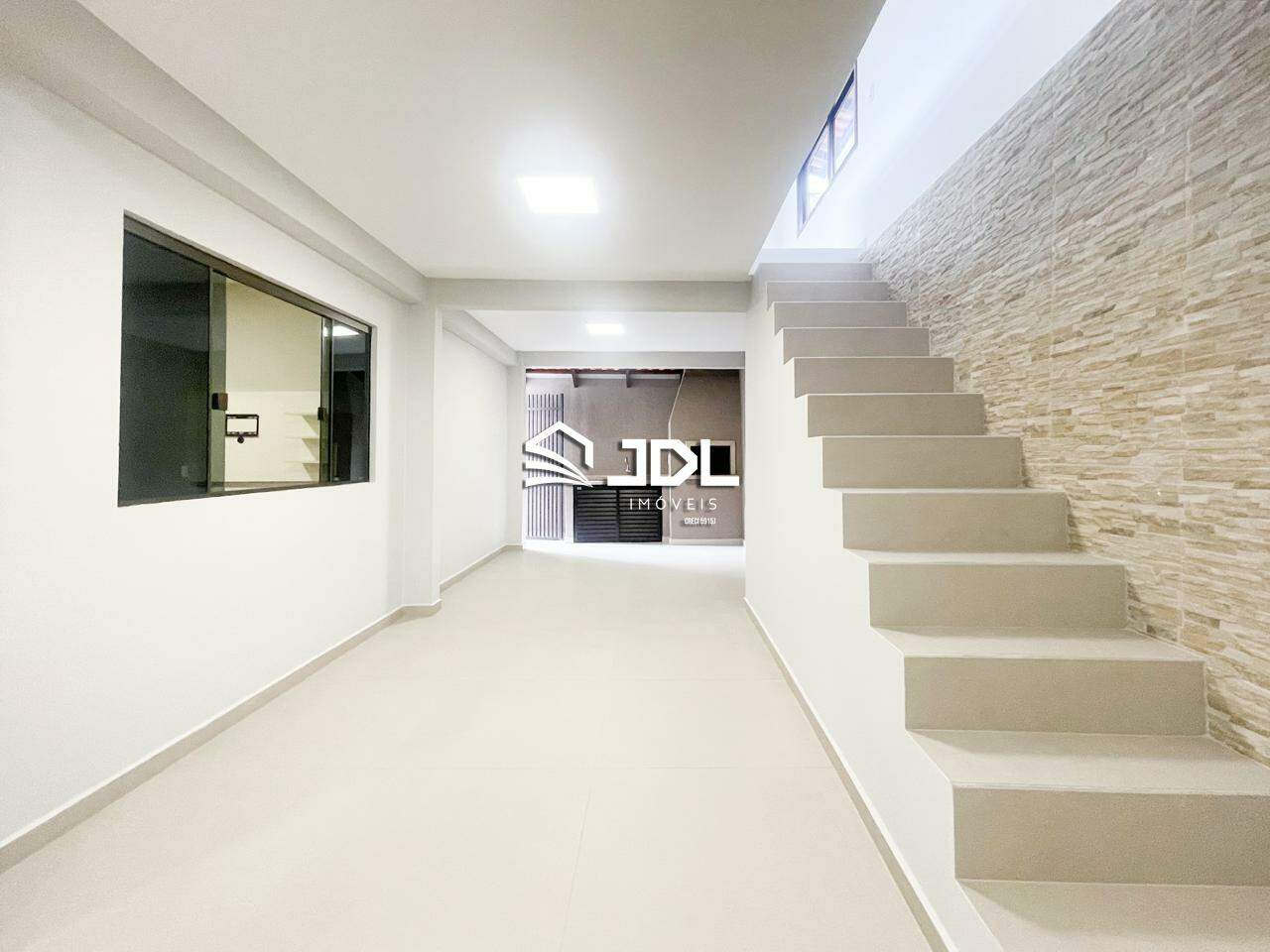Casa à venda no bairro Velha Central: 