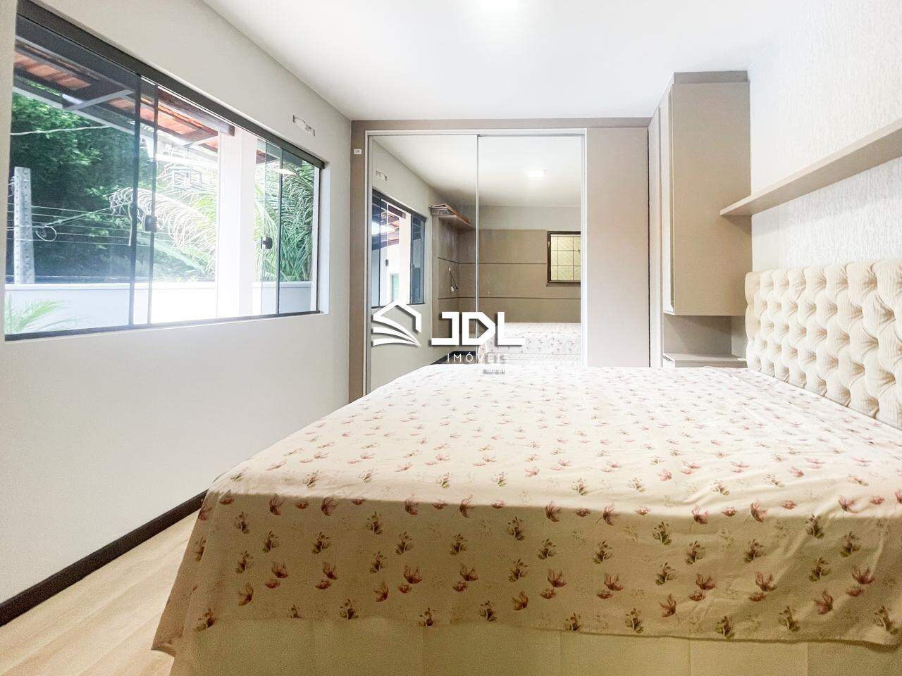 Casa à venda no bairro Velha Central: 