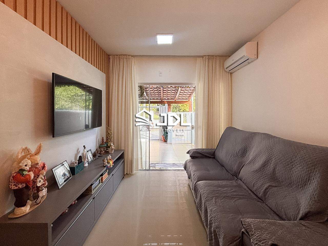 Casa à venda no bairro Velha: 