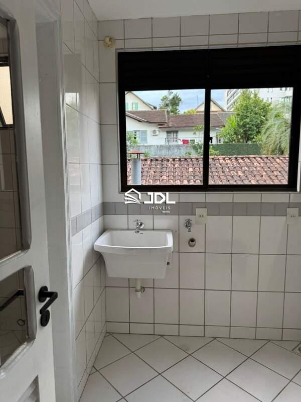 Apartamento à venda no bairro Velha: 