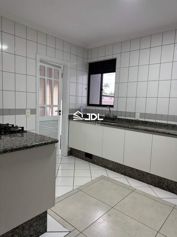 Apartamento à venda no bairro Velha: 