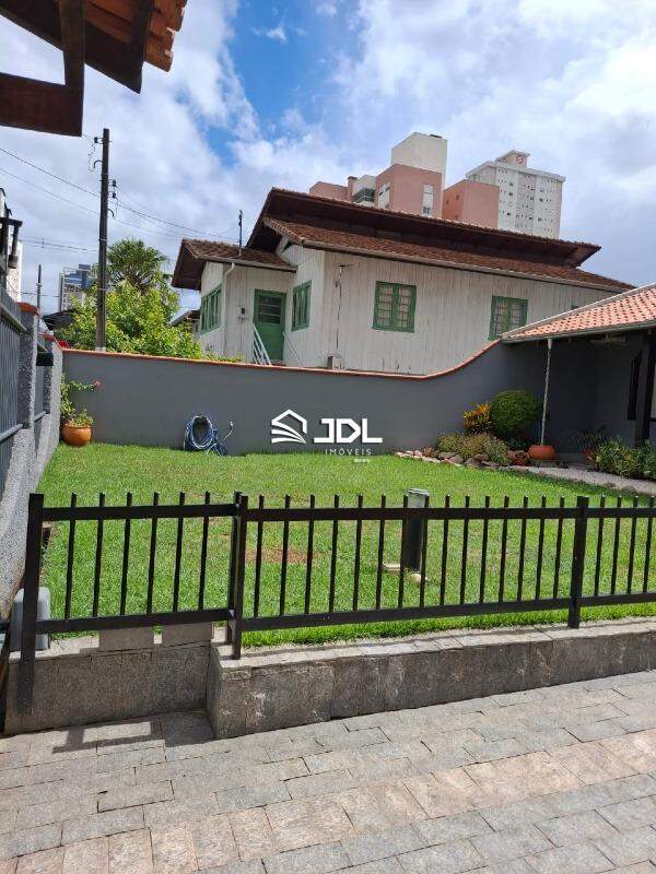 Casa à venda no bairro Velha: 
