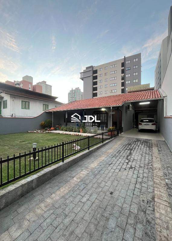 Casa à venda no bairro Velha: 