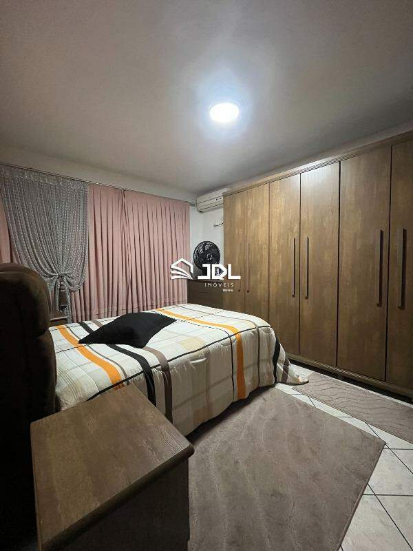 Casa à venda no bairro Velha: 