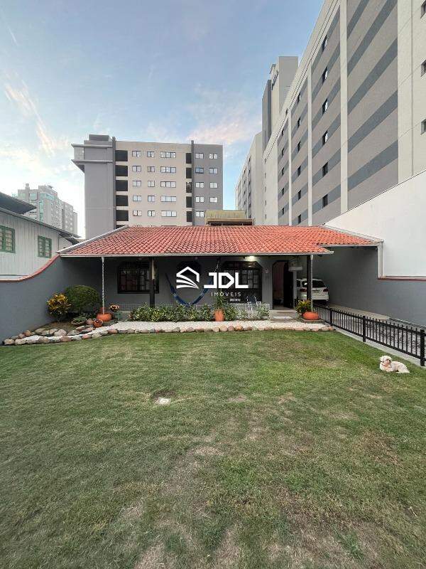 Casa à venda no bairro Velha: 