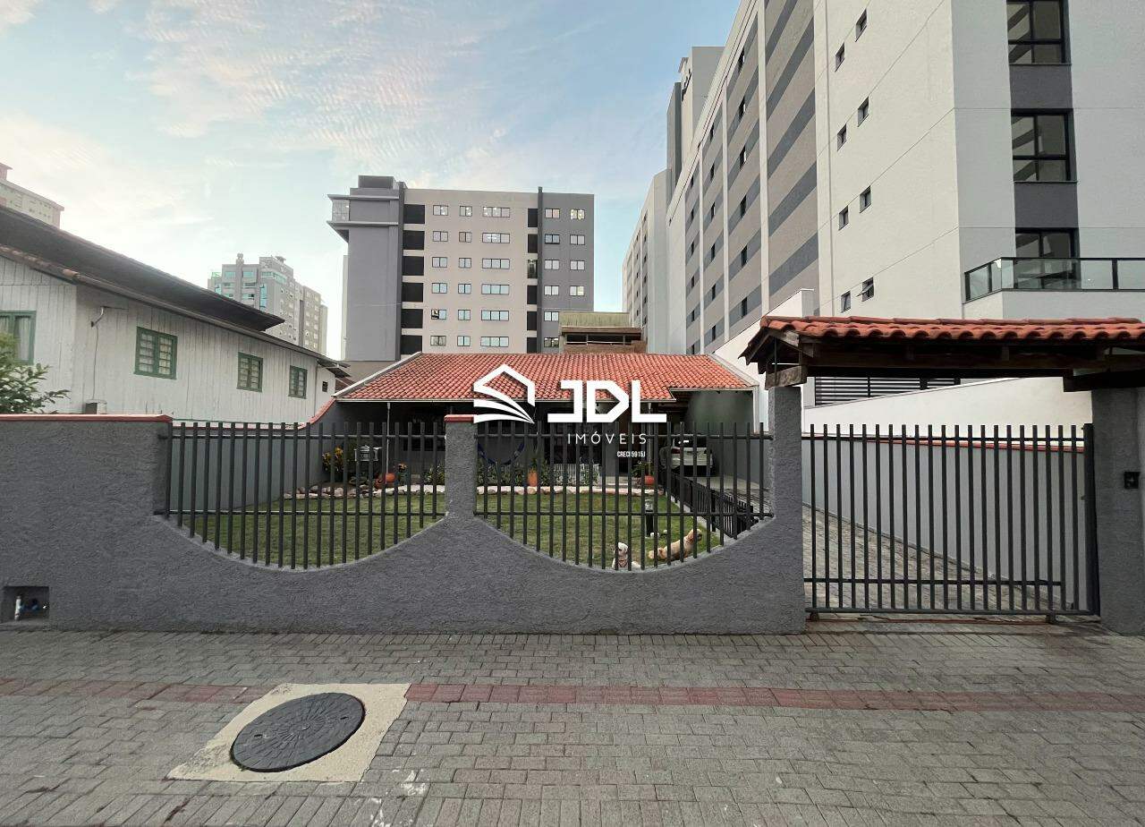 Casa à venda no bairro Velha: 