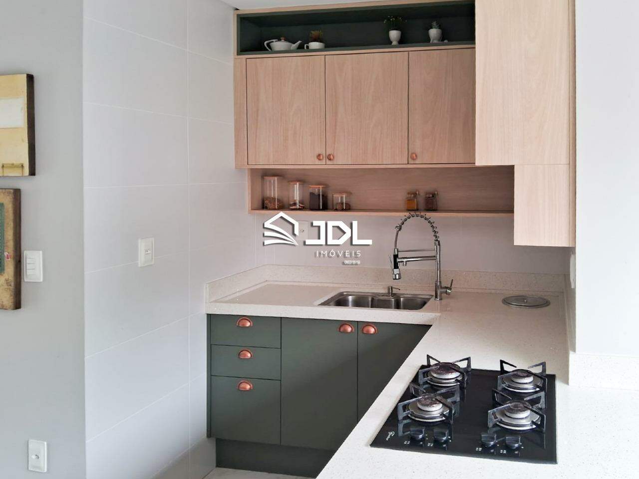 Casa à venda no bairro Meia Praia — foto 2