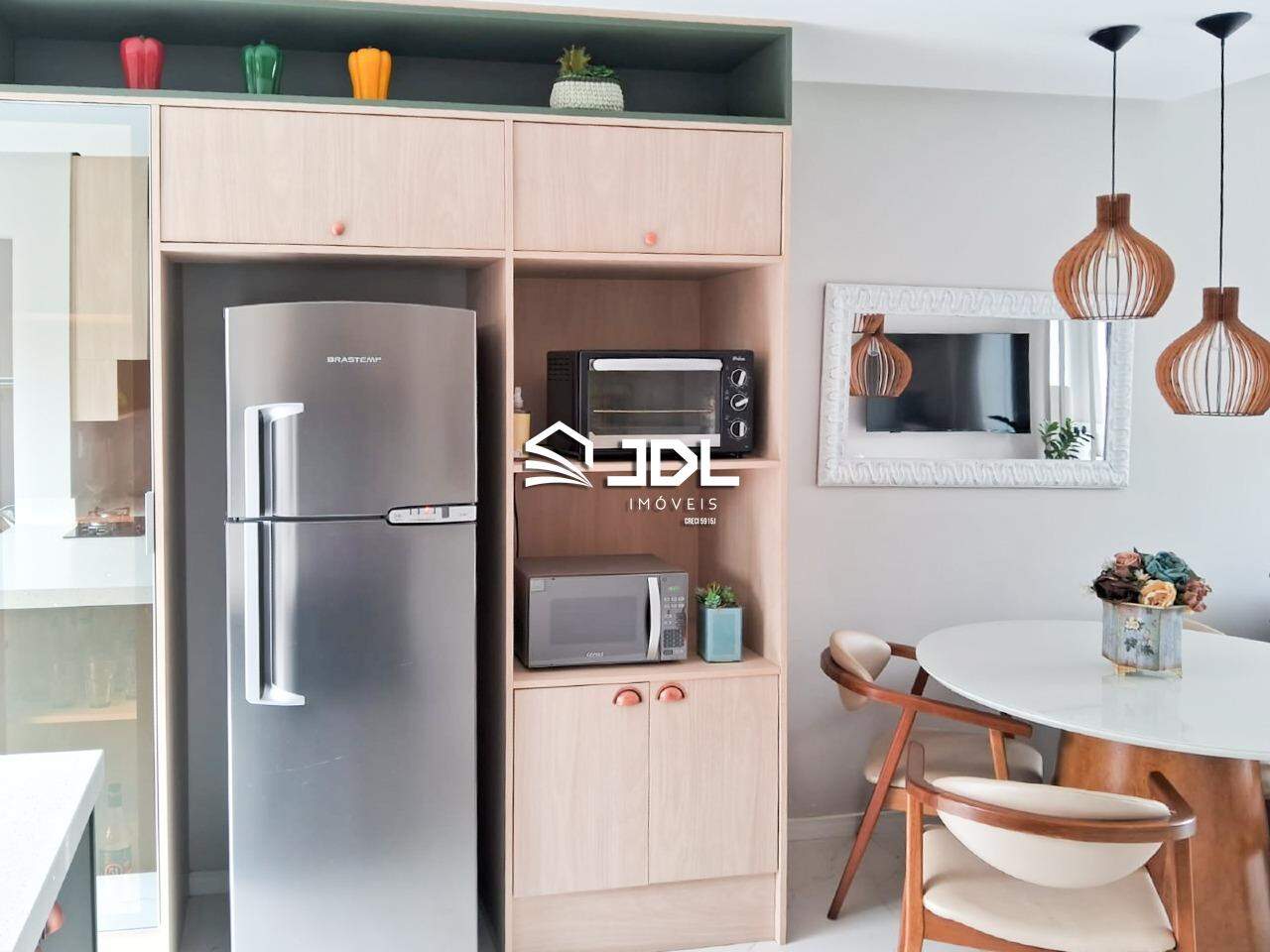 Casa à venda no bairro Meia Praia — foto 3