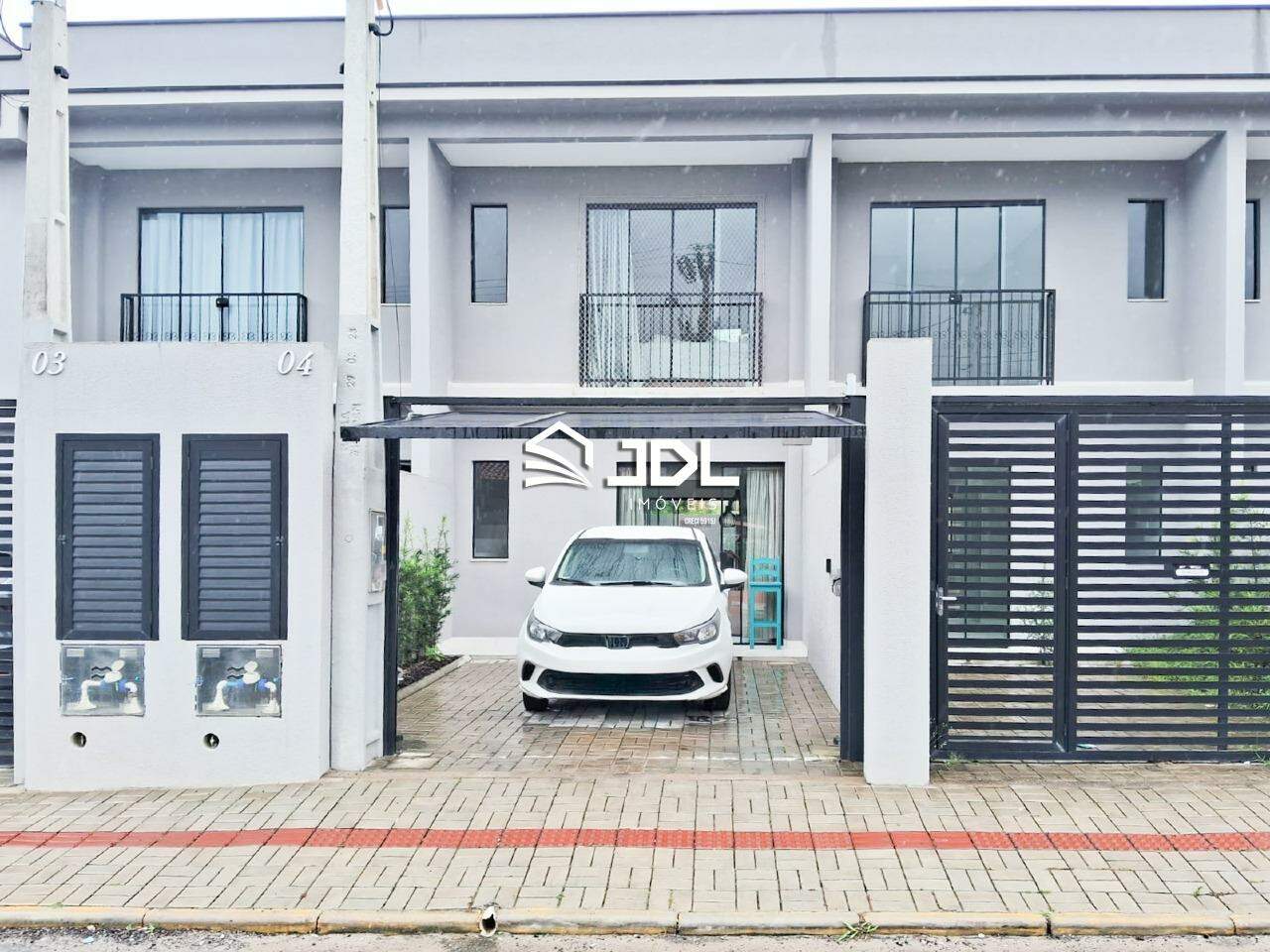 Casa à venda no bairro Meia Praia: 