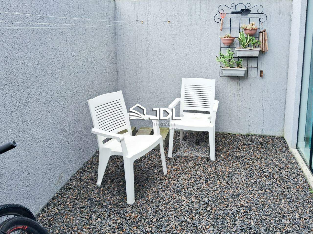 Casa à venda no bairro Meia Praia: 
