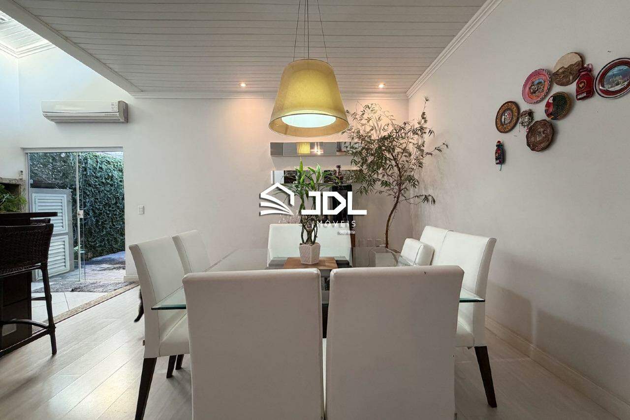Casa à venda no bairro Garcia: 