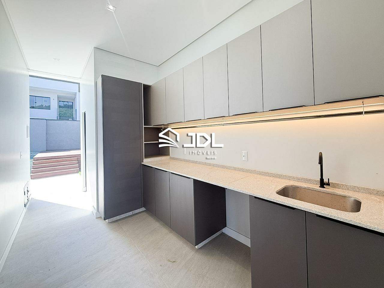 Casa à venda no bairro Velha Central: 