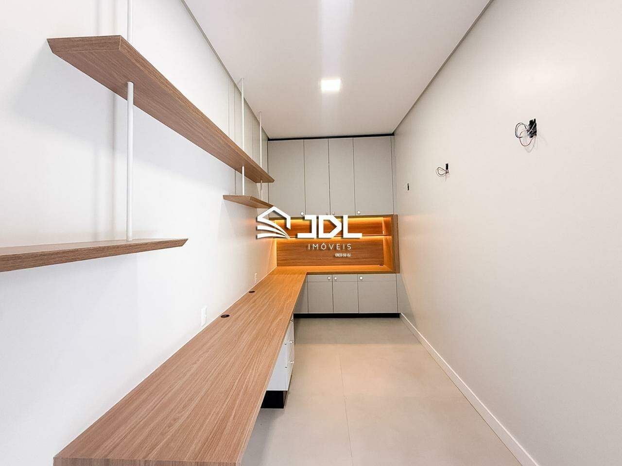 Casa à venda no bairro Velha Central: 