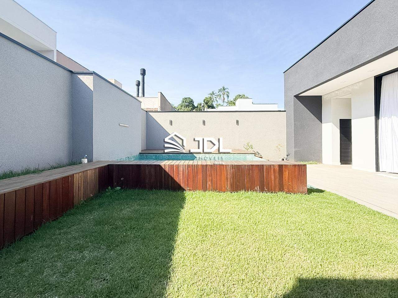 Casa à venda no bairro Velha Central: 