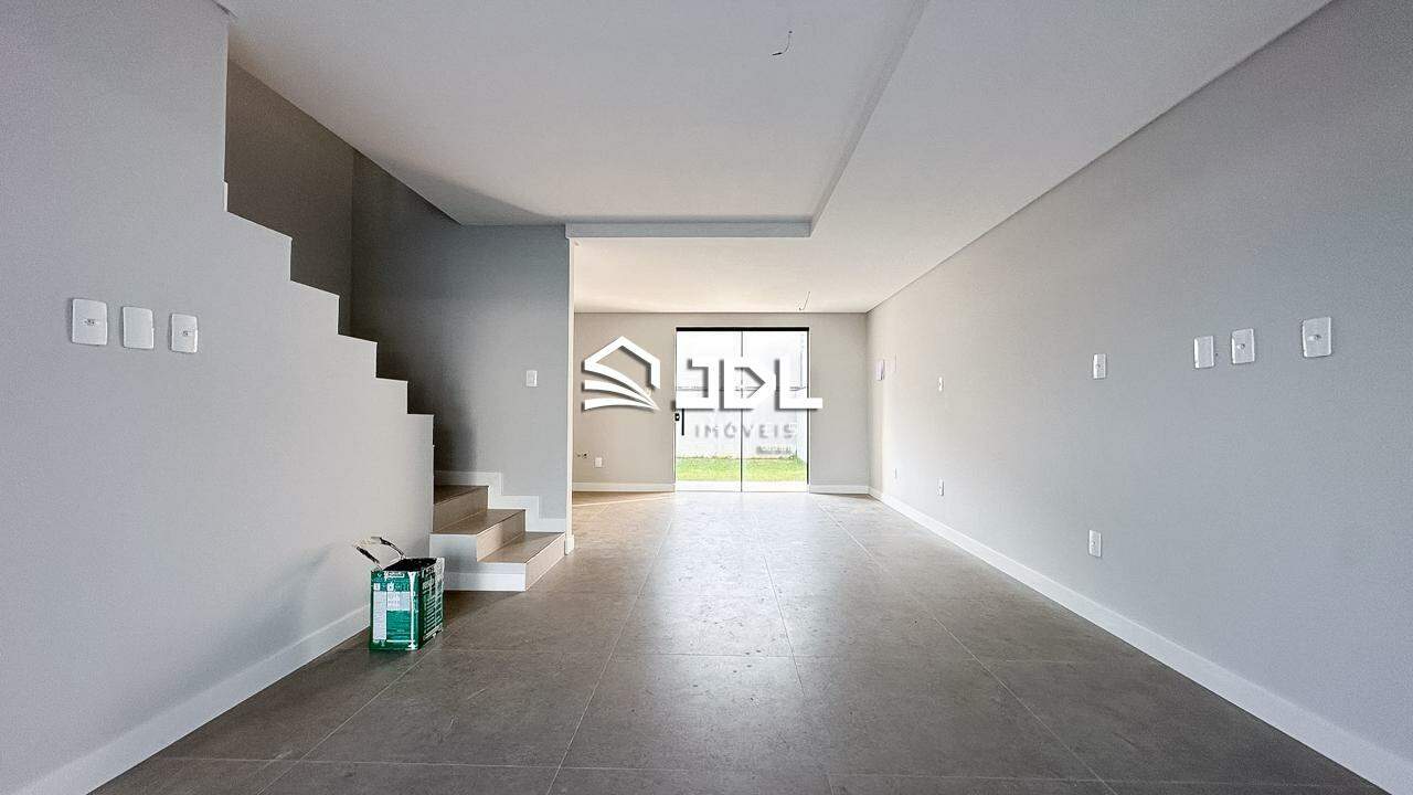 Casa à venda no bairro Velha Central: