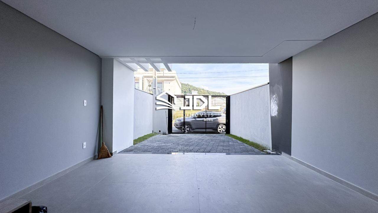 Casa à venda no bairro Velha Central: 