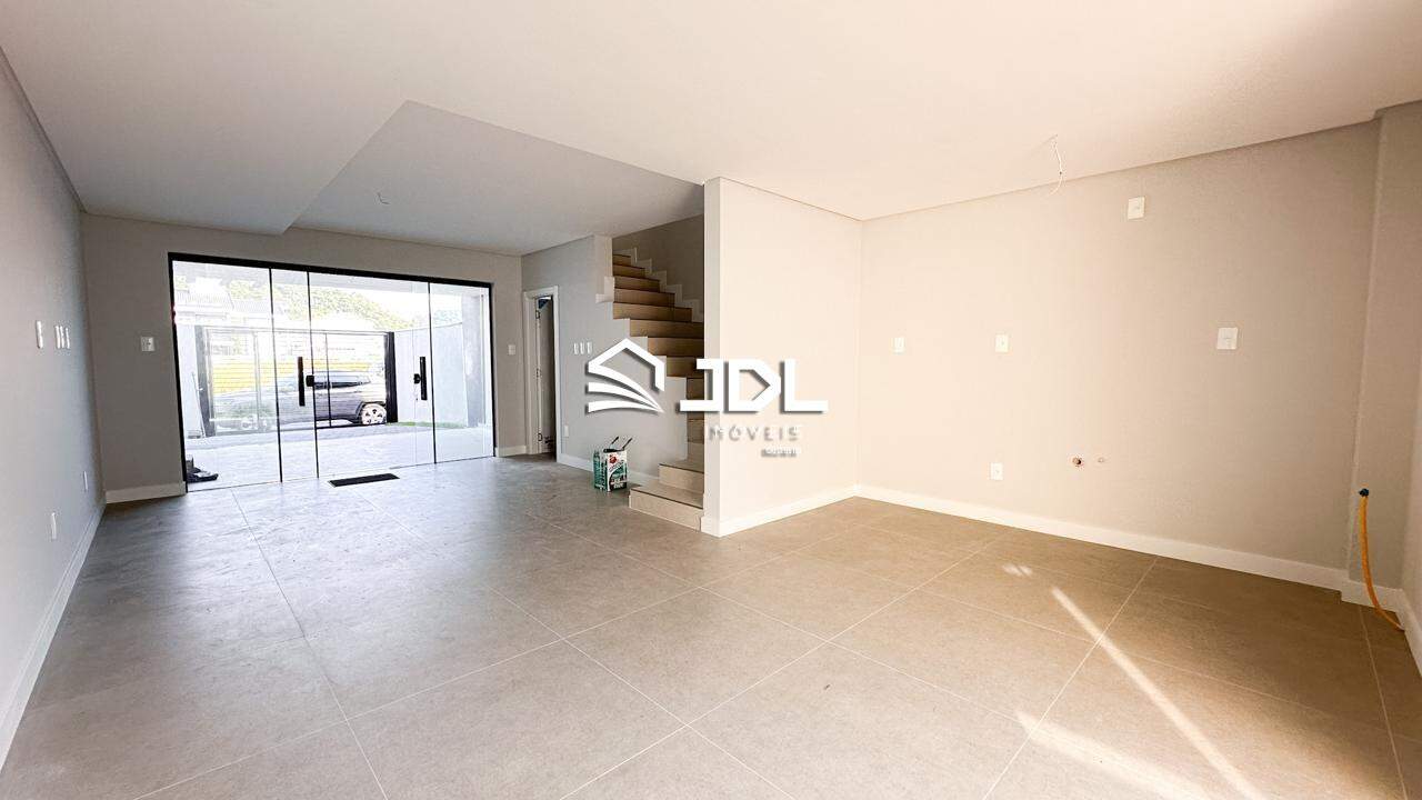 Casa à venda no bairro Velha Central: