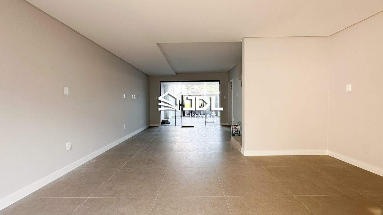Casa à venda no bairro Velha Central: