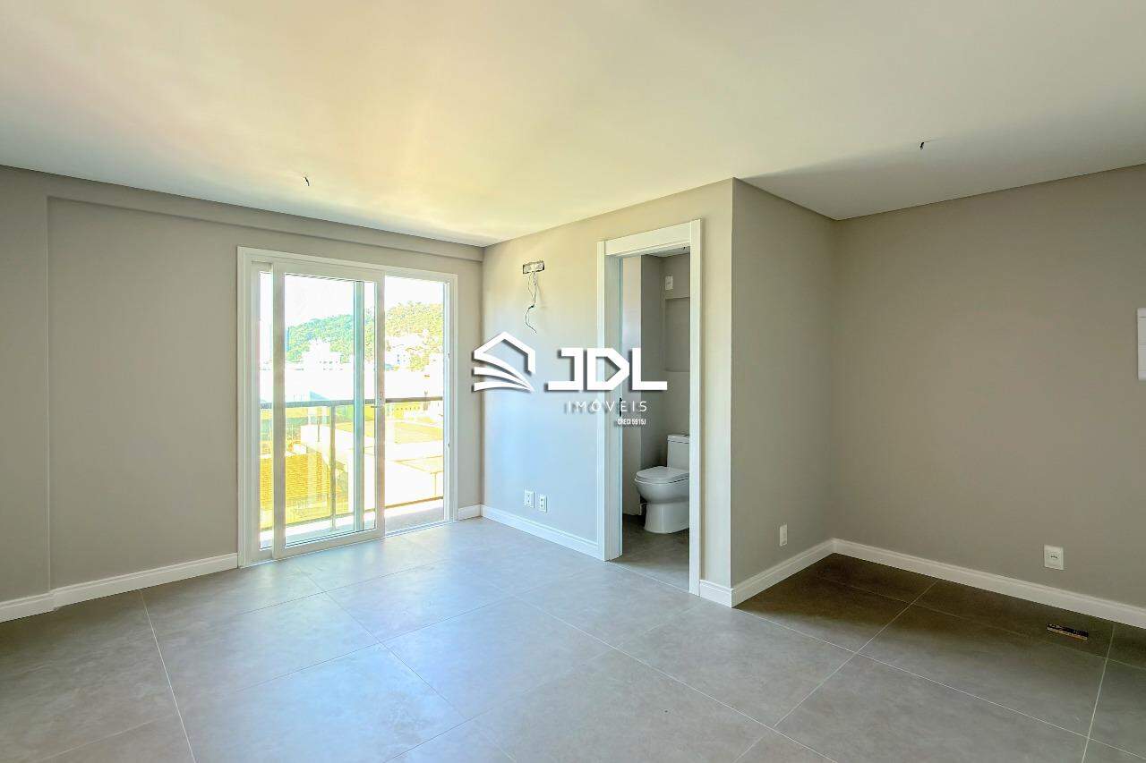 Apartamento à venda no bairro Velha: 