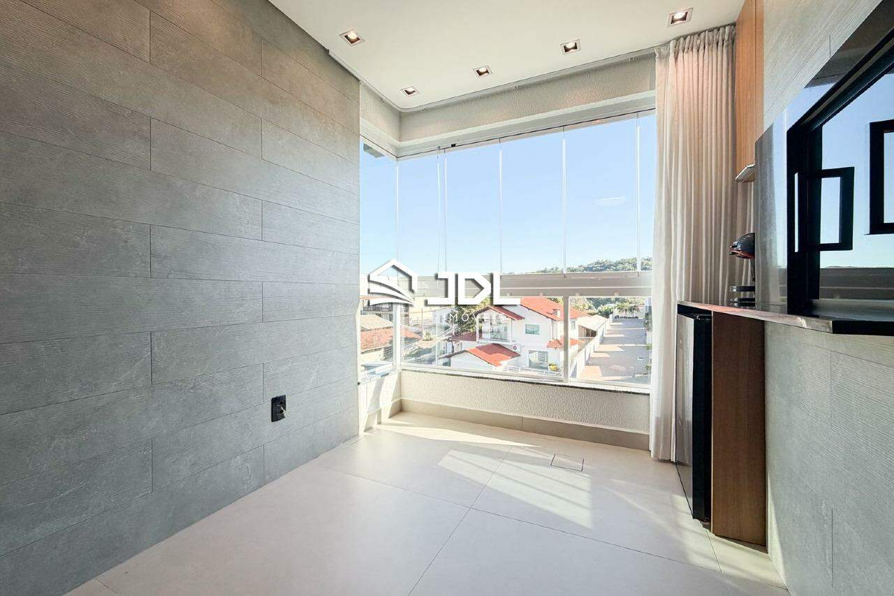 Apartamento à venda no bairro Velha: 
