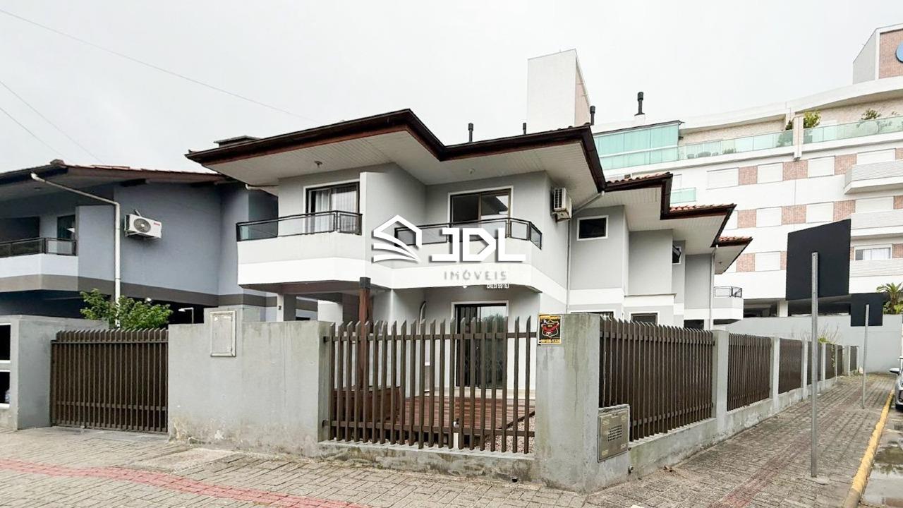 Casa à venda no bairro Bombas: 
