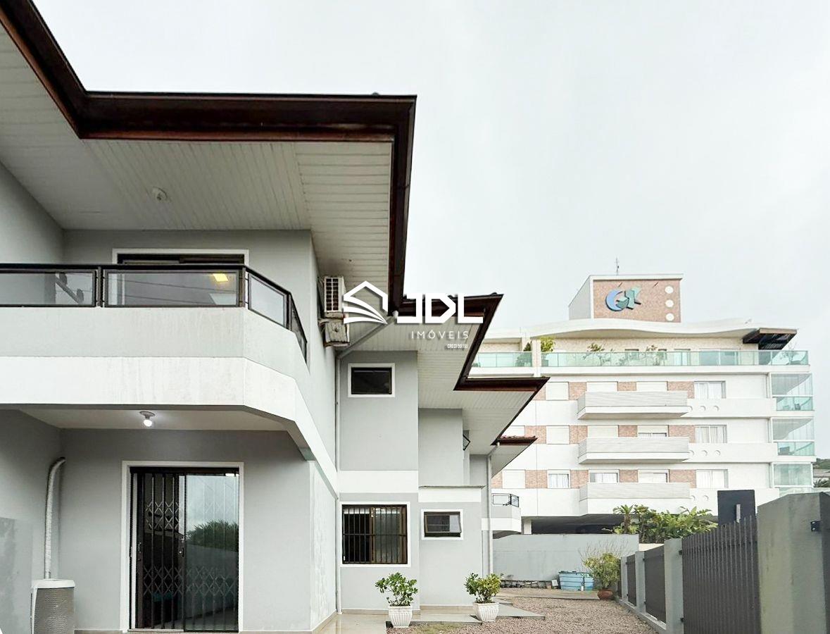 Casa à venda no bairro Bombas: 