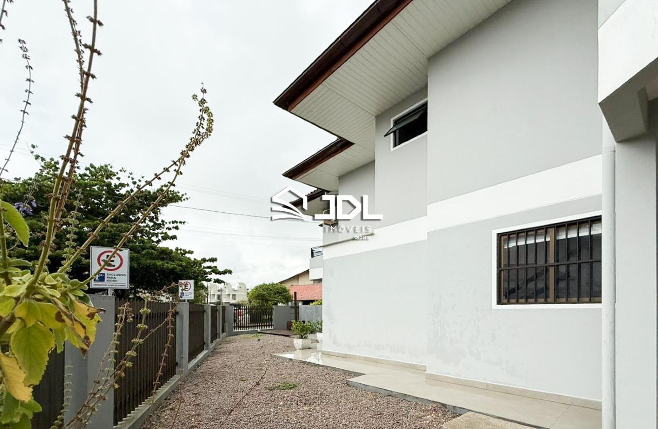 Casa à venda no bairro Bombas: 