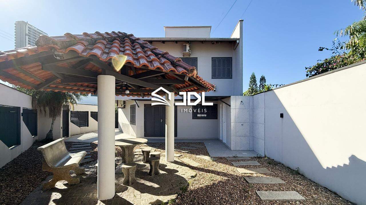Casa à venda no bairro Centro: 